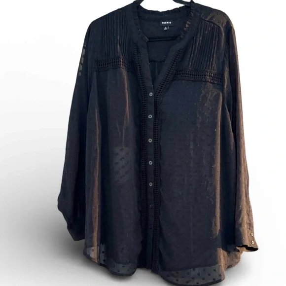 Torrid Black Chiffon Clip Dot Contrasting Eyelet Buttonup Top 4X EUC Whimsygoth - Picture 2 of 10